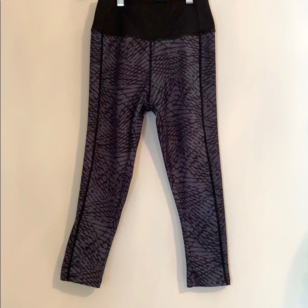 SAM EDELMAN navy and black printed capri leggings